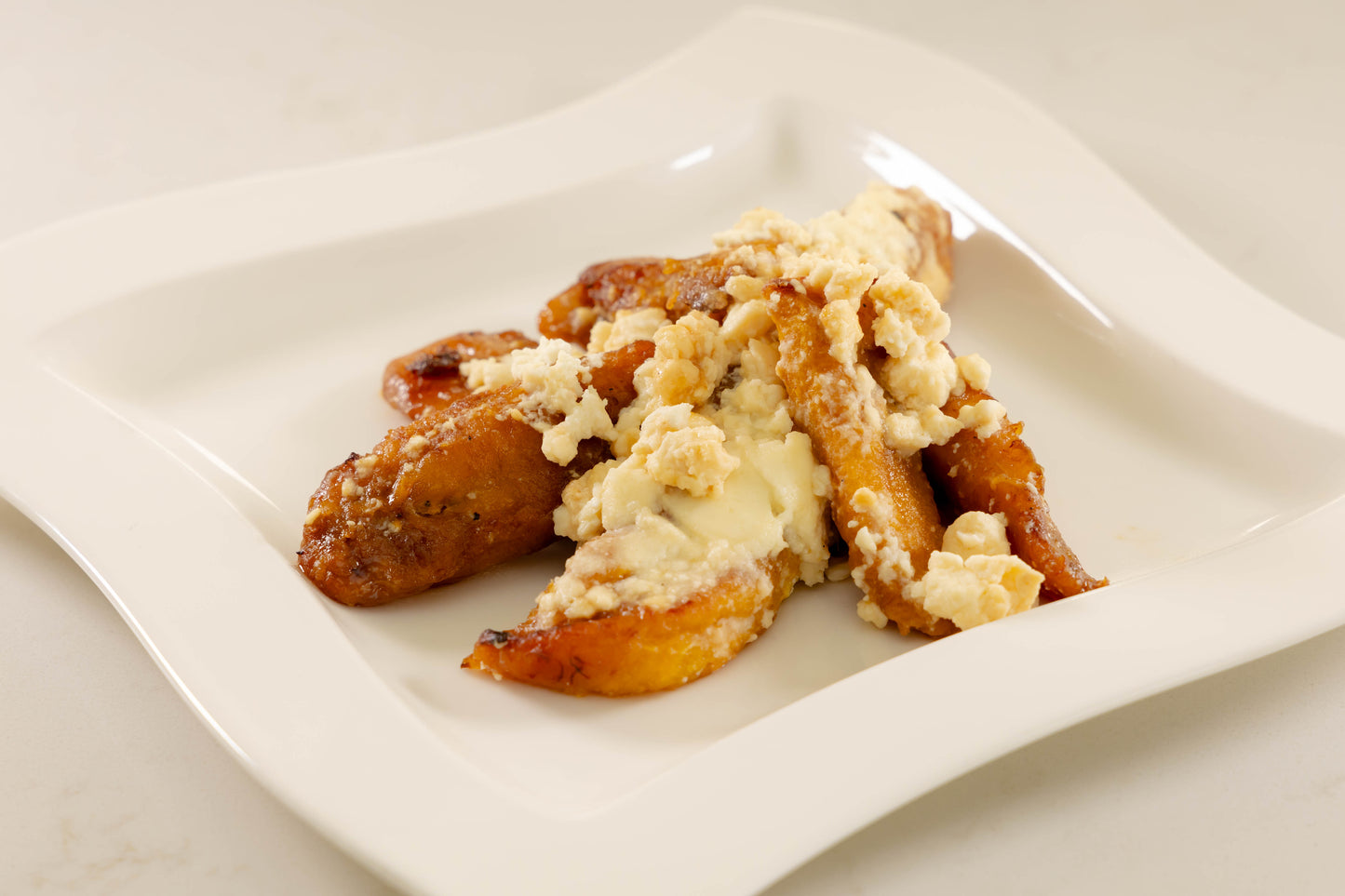 Platano Horneado con Queso Feta